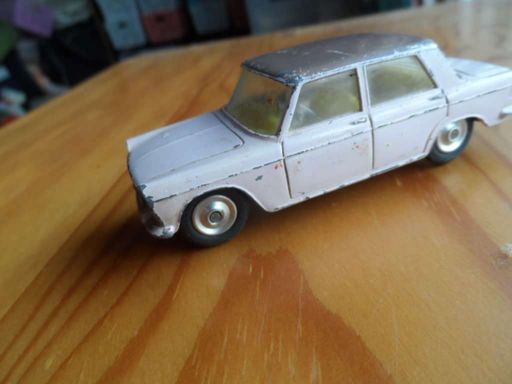 VINTAGE CORGI FIAT 2100  [D75]