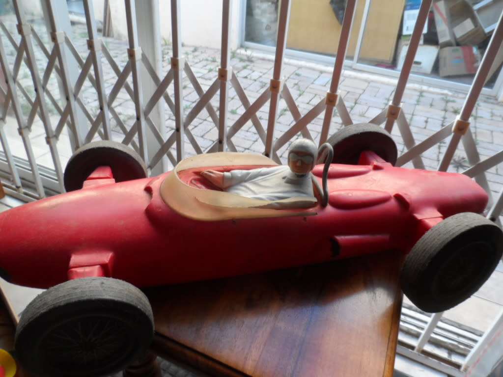 Very old plastic replica 61/62 F 1 replica Ferrari CALTEX  55cm long.  In played with condition