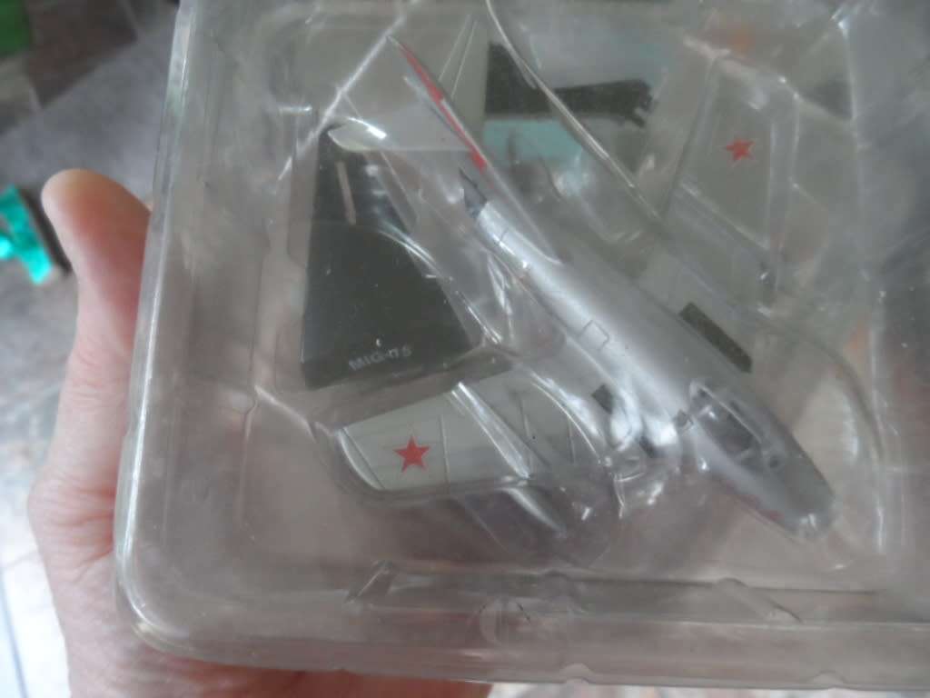 MIG 15 , DIECAST, MINT SEALED