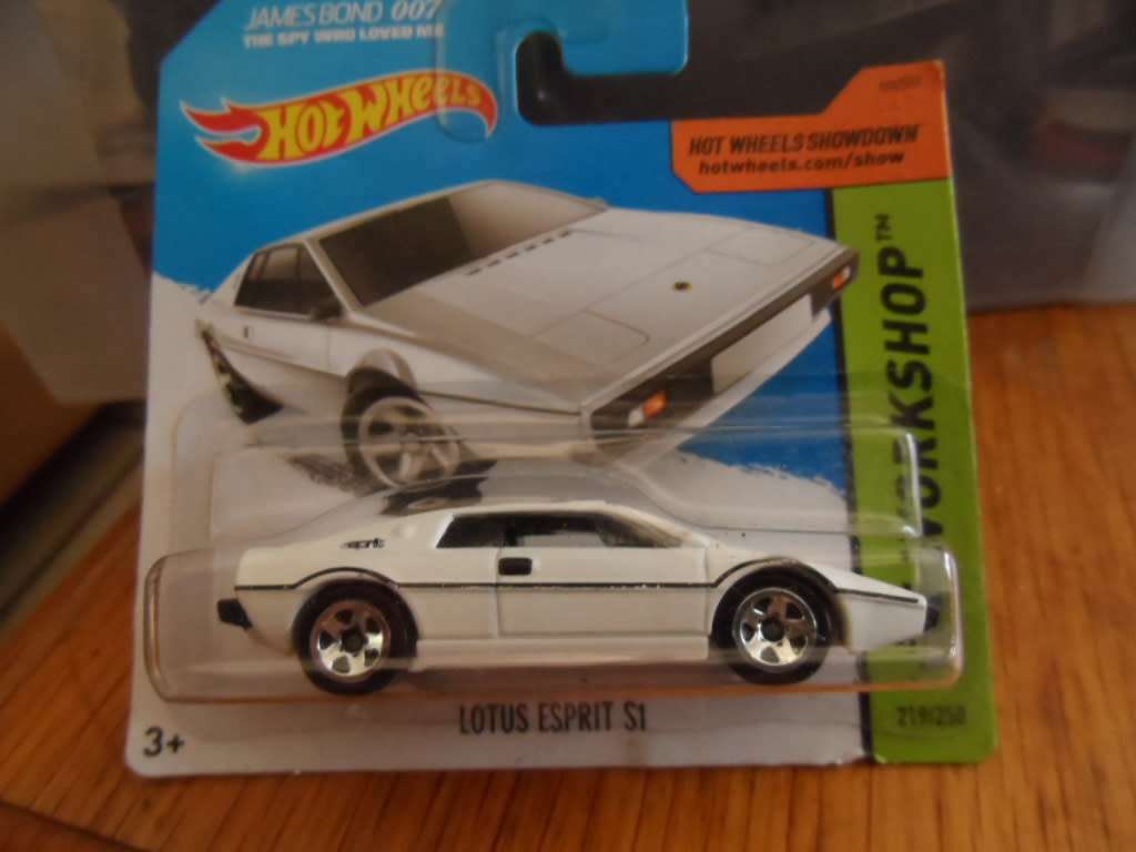 Hot Wheels Lotus Esprit S1 - James Bond - The Spy Who Loved Me    [m57]