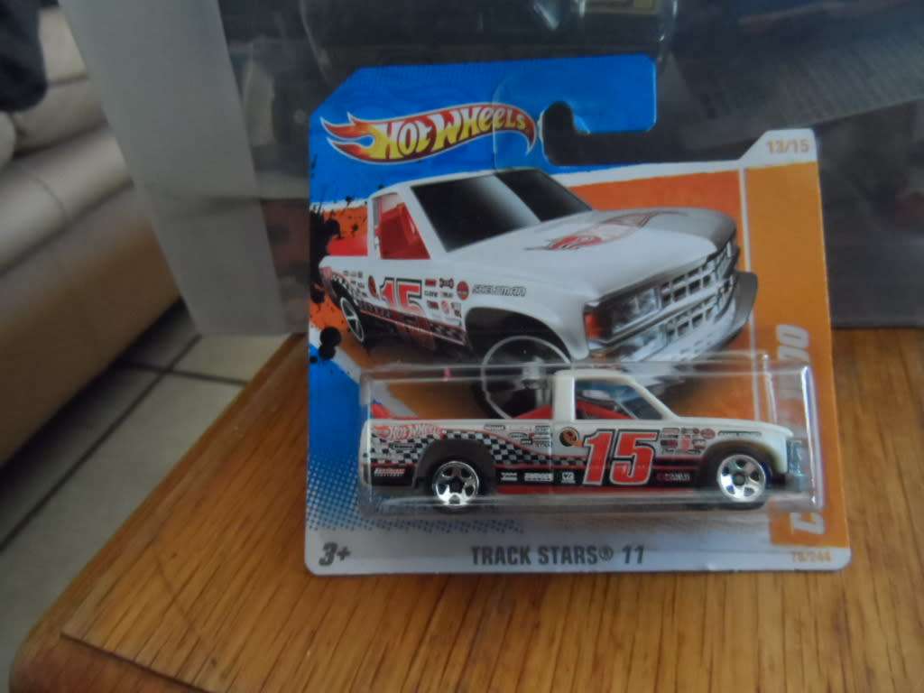 2011 Hot Wheels Track Stars 13/15 Chevy 1500with 5 spoke wheels   [m58]