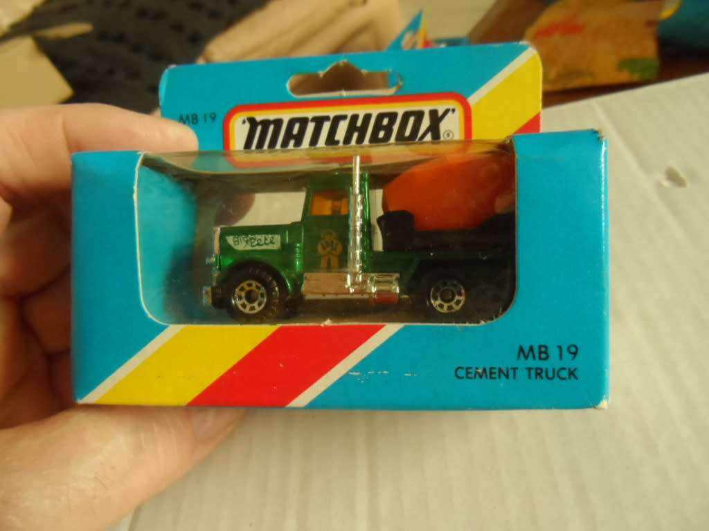 MATCHBOX 19 CEMENT TRUCK , GREEN MINT SEALED BOXED  [M29]