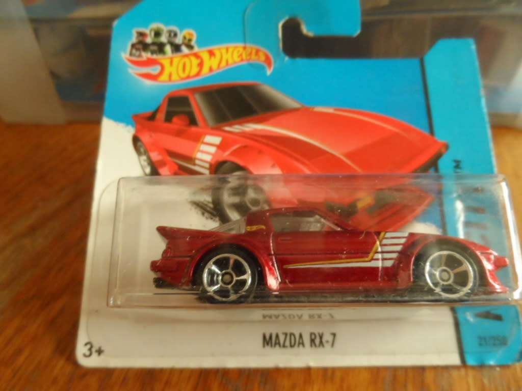 Hot Wheels Mazda RX-7 SA22 Red SHORT Card - HW City 21/250