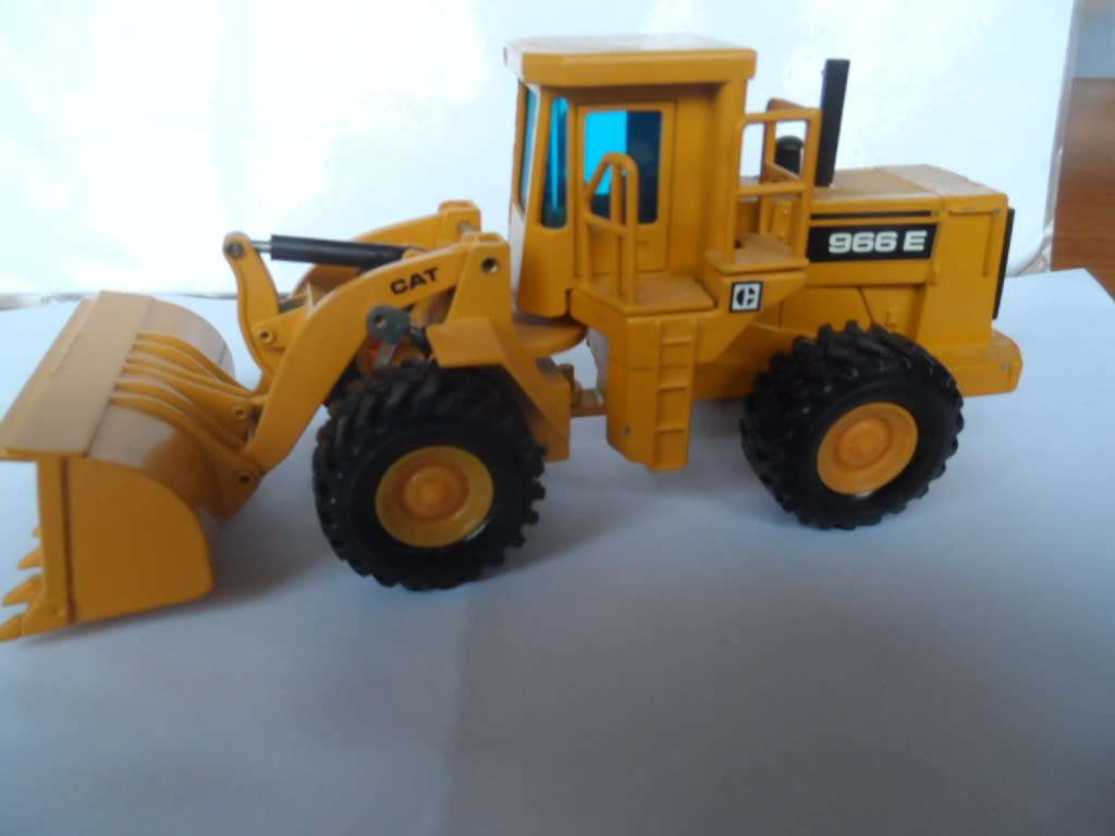 NZG CAT 966E Wheel Loader 1:50 Scale W Germany   [M12]