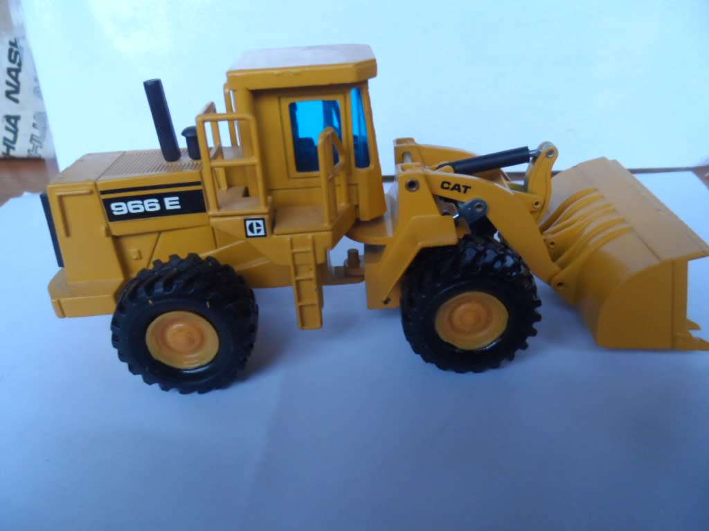 NZG CAT 966E Wheel Loader 1:50 Scale W Germany   [M12]