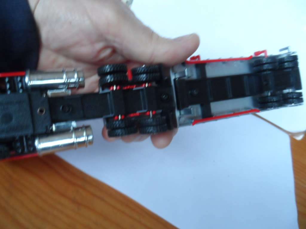 1:45 Scale / Mack Cruiseliner  lowbed- Red -Cab