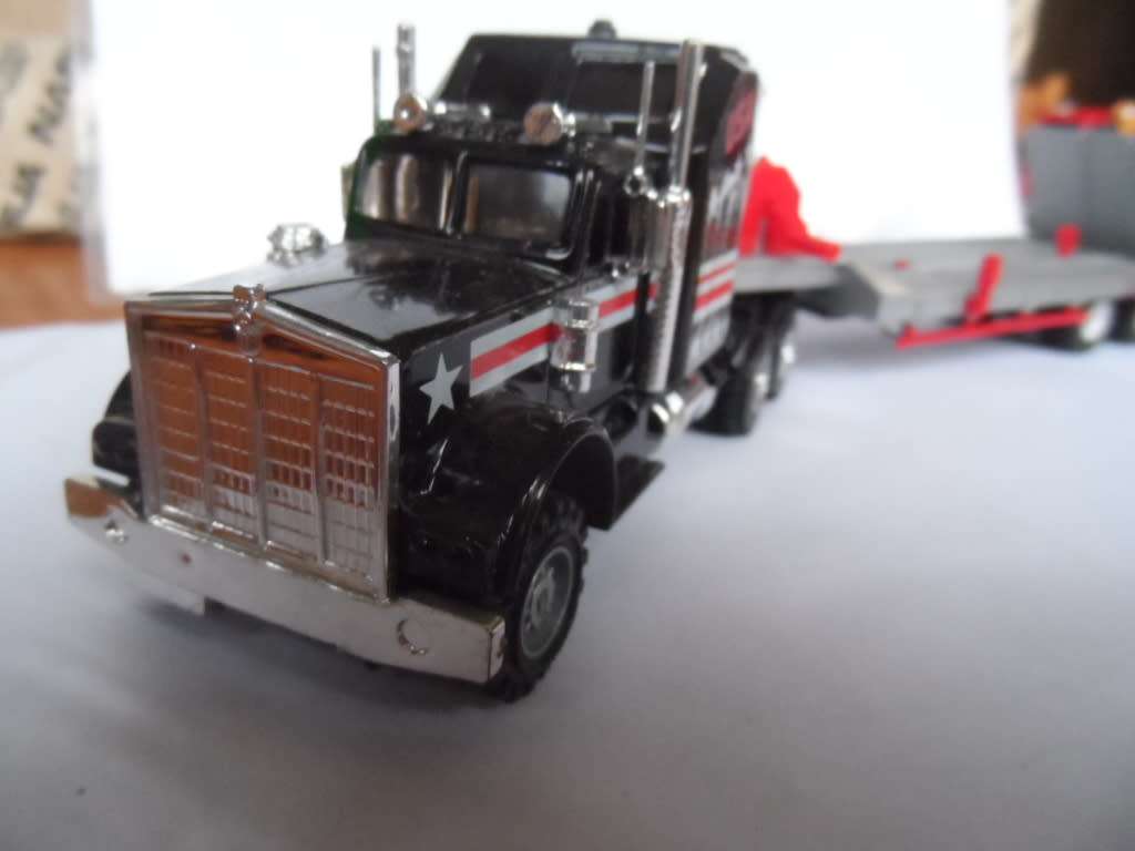 kenworth  with lowloader  1/45 scale