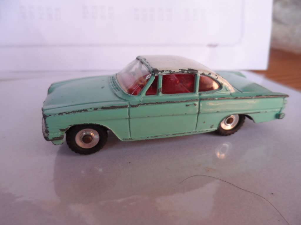 Vintage Dinky Toys - #143 Original Ford Capri original made in england. [m22]