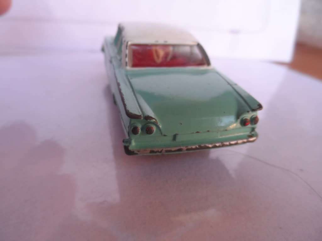Vintage Dinky Toys - #143 Original Ford Capri original made in england. [m22]