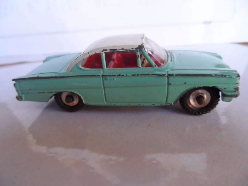 Vintage Dinky Toys - #143 Original Ford Capri original made in england. [m22]