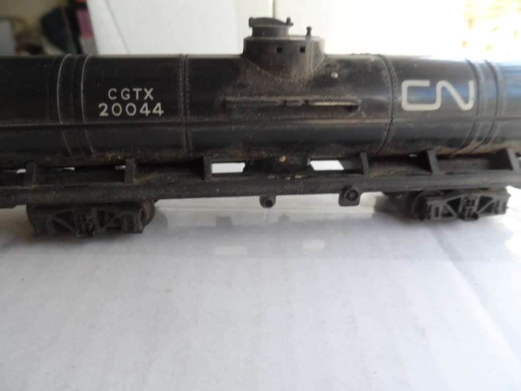 TRIANG HO TANK CAR CN BLACK