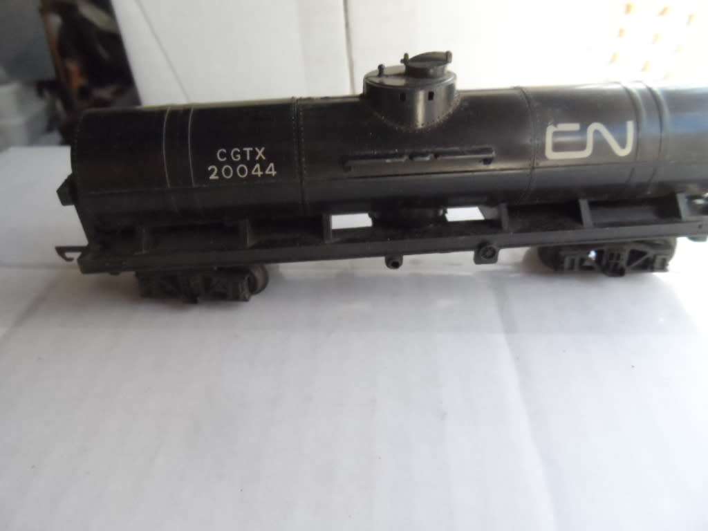 TRIANG HO TANK CAR CN BLACK