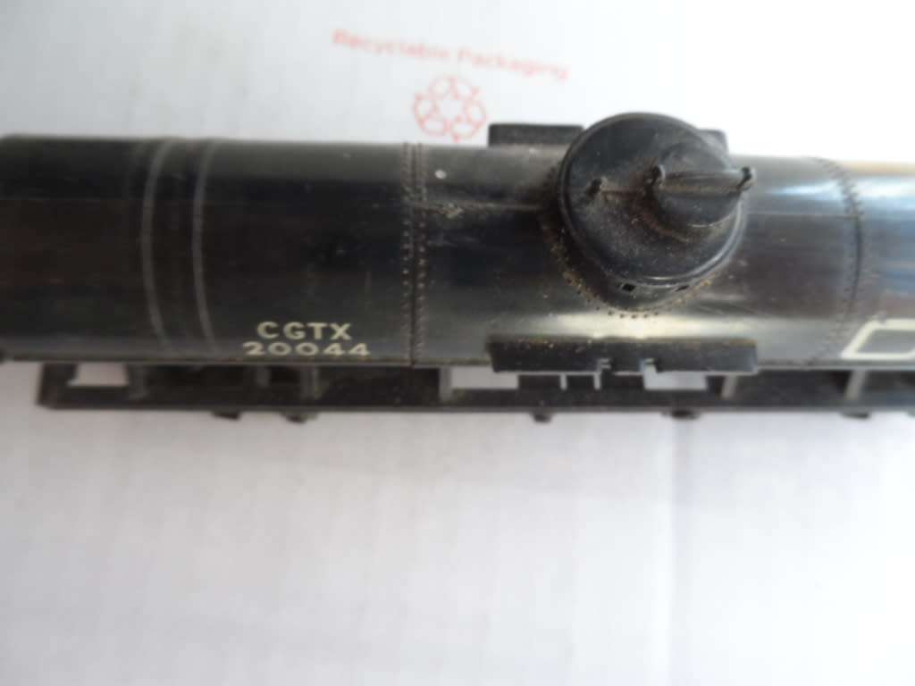 TRIANG HO TANK CAR CN BLACK