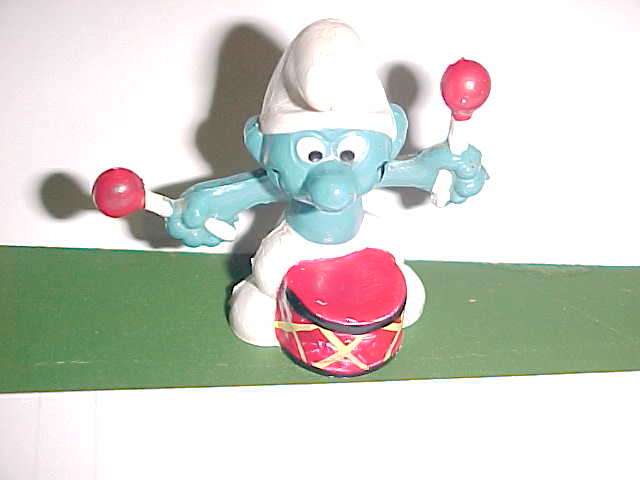 SMURF PLAYING DRUM