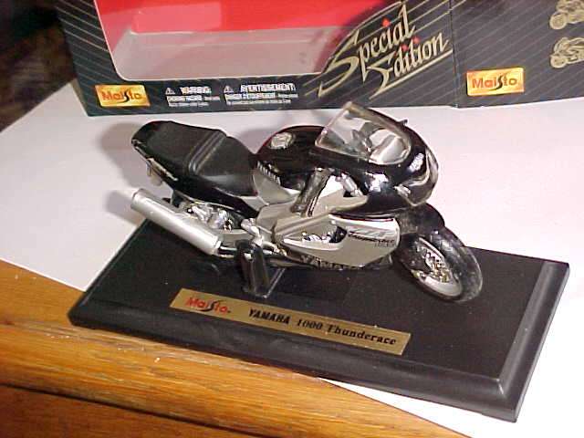 1/18 YAMAHA 1000 THUNDERRACE