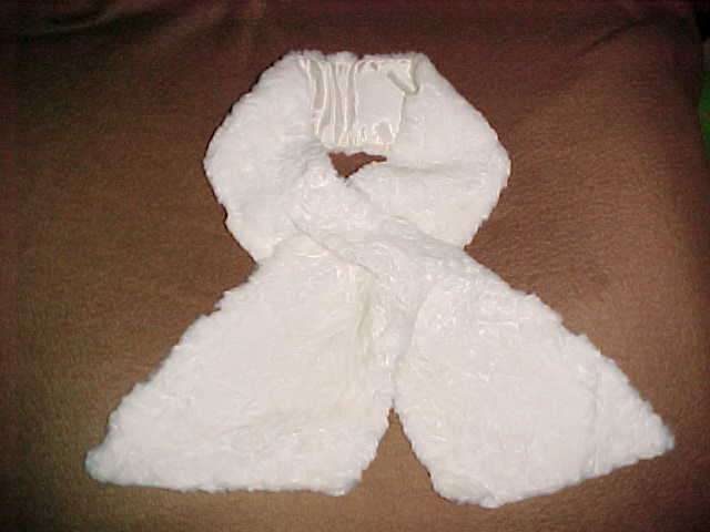 Girls vintage fur scarf.