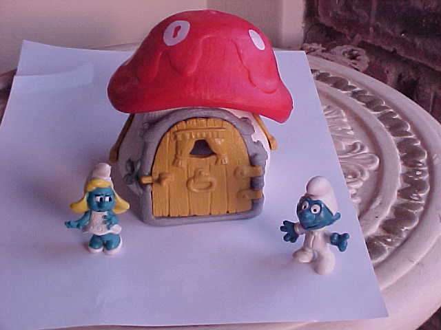SMURF HOUSE WITH SMURF AND SMURFETTE