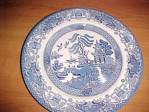 LOVELY BLUE WILLOW WALL PLATE