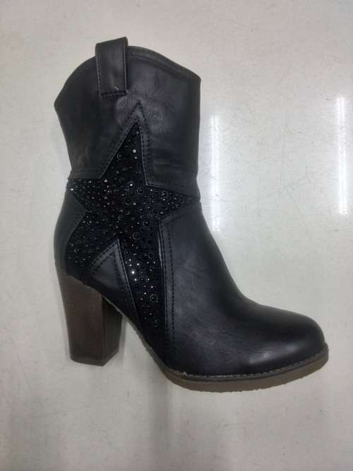 CLEARANCE SALE * COWBOY BLACK BOOTS *