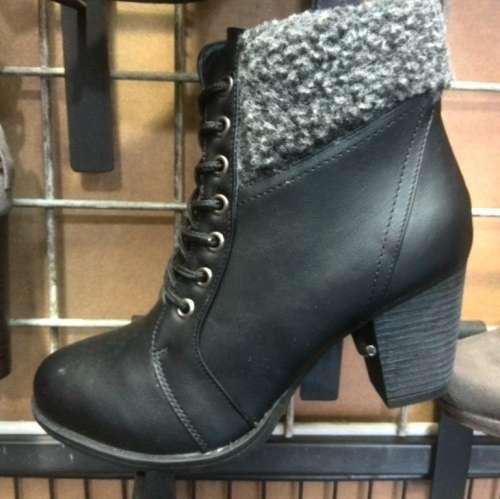 LAST PAIR * * ANKLE HEEL BOOTS ** SIZE 7 **