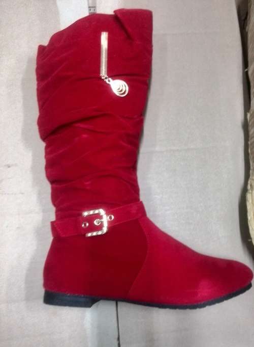 WINTER  SUEDE BOOTS *