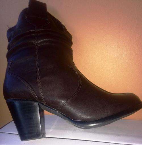 STYLISH COW BOY STYLE BOOTS**