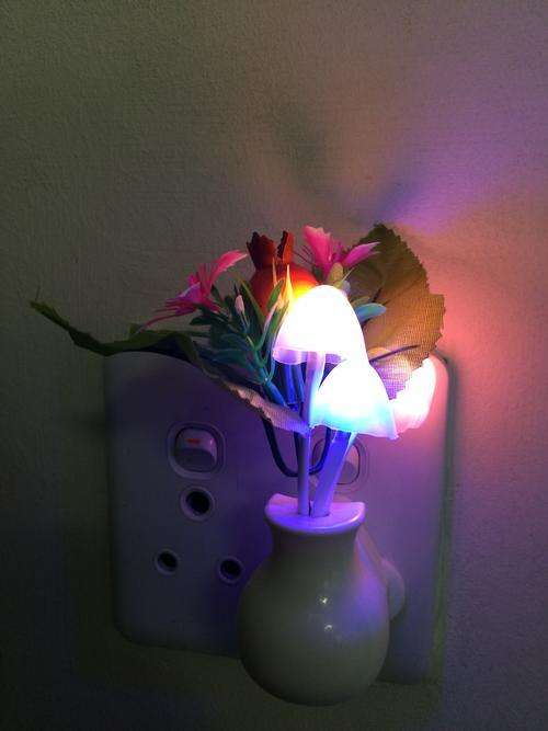 Creative Design LED Night Light Bed Lamp With Daylight Sensor and Automatic Color Change Fuction