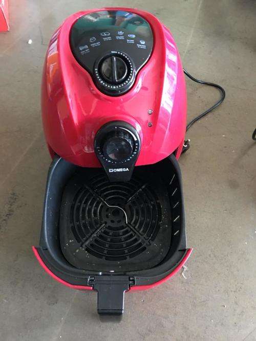 Omega Air Fryer 4.5L 1300W Red