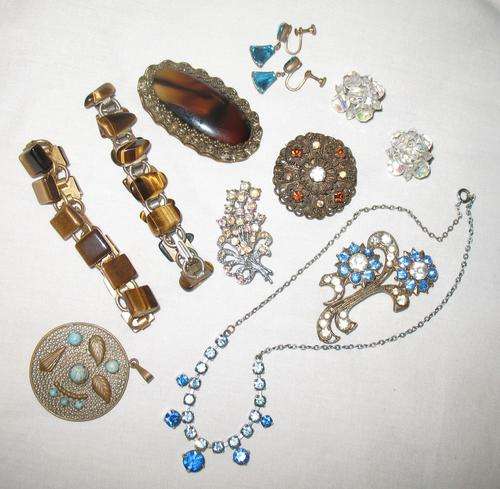 Vintage lot of 1950's costume jewellery - 10 items: brooches, earrings, necklaces, bracelets