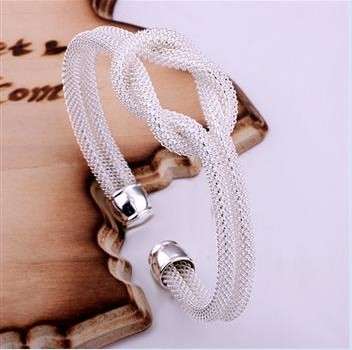 TRENDY 925 SILVER PLATED MESH KNOTTED BANGLE. SIZE ADJUSTABLE.