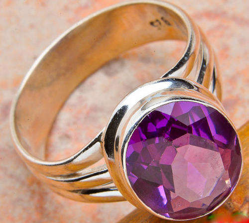LOVELY FACETED AMETHYST RING in SOLID 925 STERLING SILVER. Size 7.5