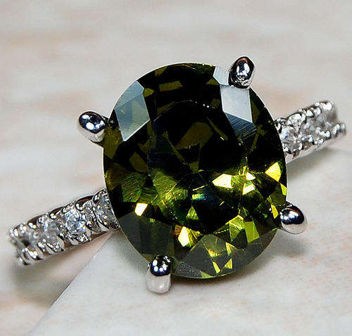 GREEN TOPAZ & WHITE TOPAZ in 925 SOLID STERLING SILVER. Ring Size 7.
