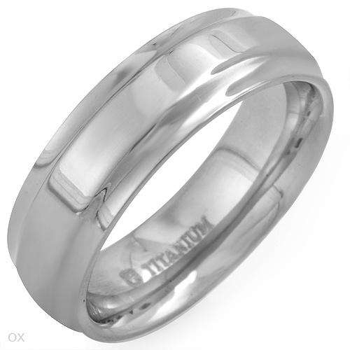 GENTS RING IN TITANIUM. SIZE 11.