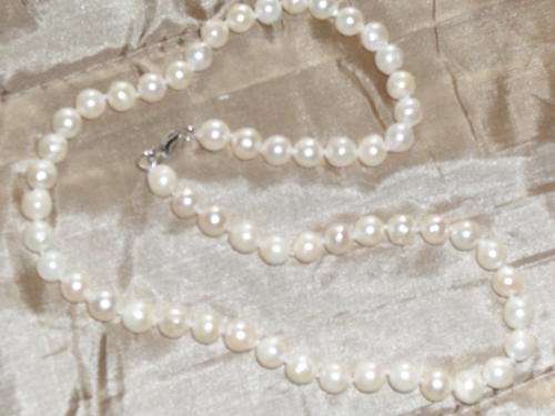 BEAUTIFUL SALT WATER AKOYA PEARLS, WITH 925 SILVER CLASP. LENGTH 18INCH.