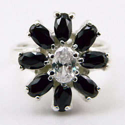 STUNNING 925 SILVER RING WITH BLACK & WHITE CUBIC ZIRCONIA. SIZE 6.