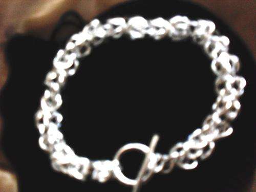 PRETTY 925 SILVER PLATED BRACELET. LENGTH 8 inch.