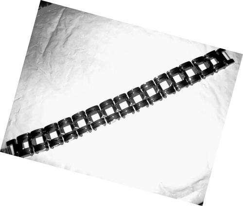 STAINLESS STEEL & RUBBER BRACELET.