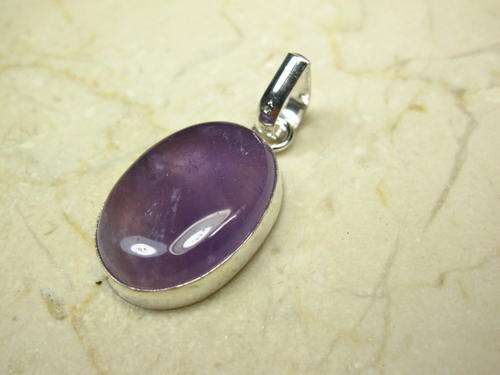 SOLID 925 STERLING SILVER PENDANT WITH LOVELY LAVENDER AMETHYST.