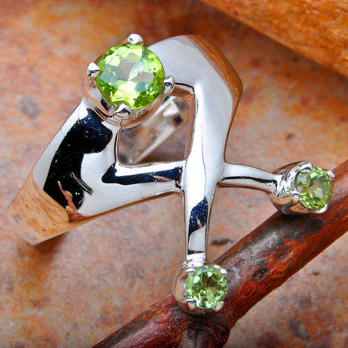 TRENDY RING IN SOLID 925 STERLING SILVER WITH GENUINE PERIDOTS. SIZE 7.25.