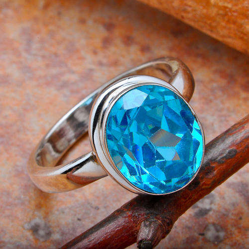 BEAUTIFUL RING IN SOLID 925 STERLING SILVER WITH GENUINE TOPAZ. SIZE 8 1/2.