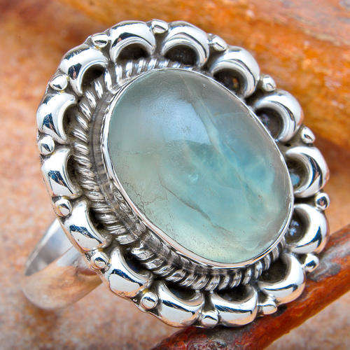 STUNNING GENUINE PREHNITE RING IN SOLID 925 STERLING SILVER. SIZE 8.