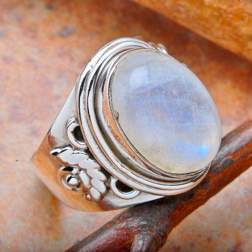 STUNNING RAINBOW MOONSTONE RING IN SOLID 925 STERLING SILVER. SIZE 7.