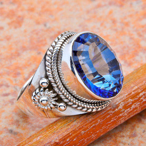 STUNNING RING IN SOLID 925 STERLING SILVER WITH BEAUTIFUL BLUE MYSTIC TOPAZ. SIZE 7.