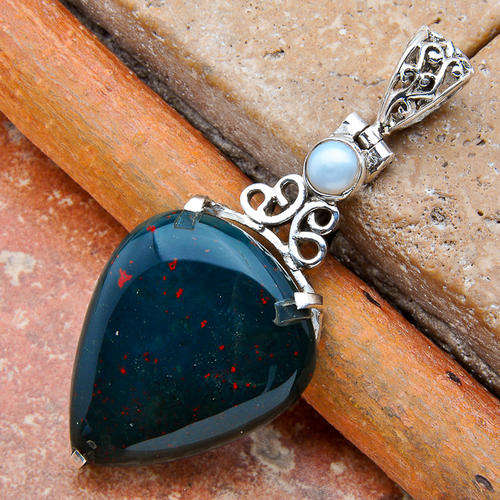 STUNNING BLOODSTONE PENDANT IN SOLID 925 STERLING SILVER. 2 1/8 INCH.