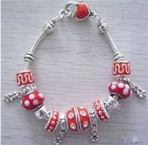 STUNNING PANDO BRACELET WITH RED CHARMS IN 925 SILVER PLATED. (ALLOY FILLED)