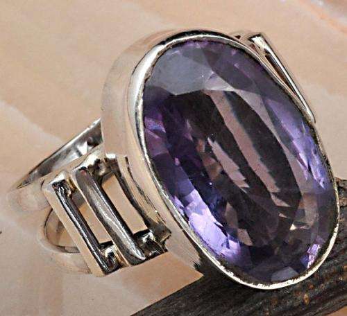 STUNNING COLOUR CHANGE ALEXANDRITE RING IN SOLID 925 STERLING SILVER. SIZE 8.