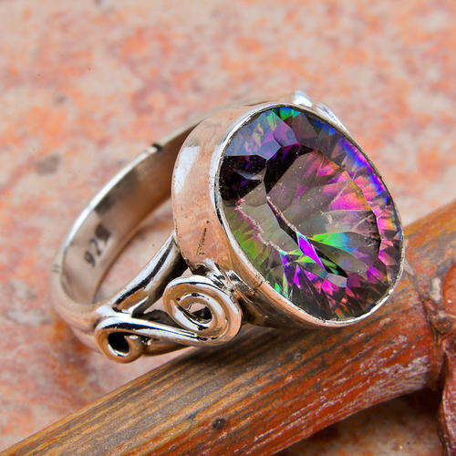 STUNNING RING IN SOLID 925 STERLING SILVER WITH MYSTIC TOPAZ. SIZE 6 3/4.