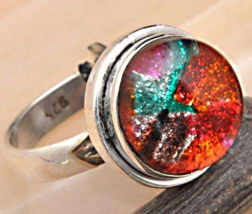 RING WITH DICHROIC GLASS IN SOLID 925 STERLING SILVER. SIZE  7 1/2.