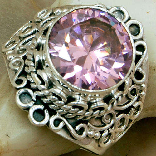 Exquisite  Ring in SOLID 925 SILVER WITH PINK KUNZITE. Size 8 1/2.