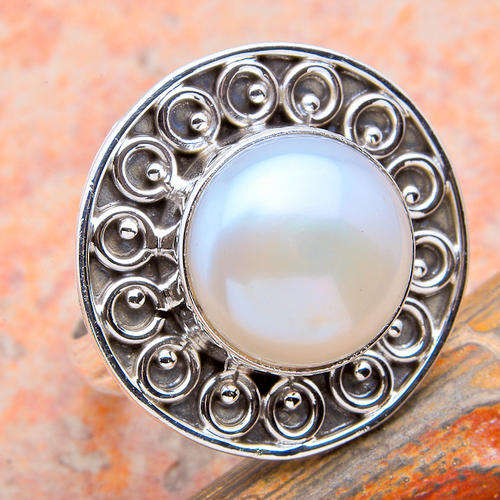 LOVELY! FRESHWATER PEARL RING IN SOLID 925 SILVER. SIZE 7